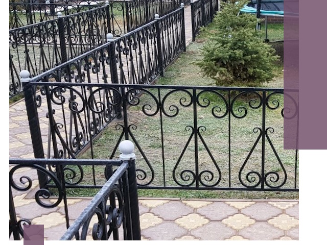 Кованые газонные ограждения под ключ в Балашове